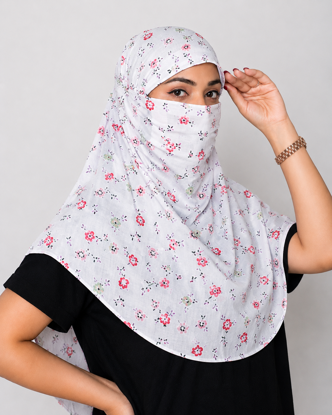 women wearing face scarf 